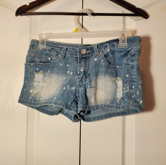 I didn't Mean to Stare - Picture 1 of 2